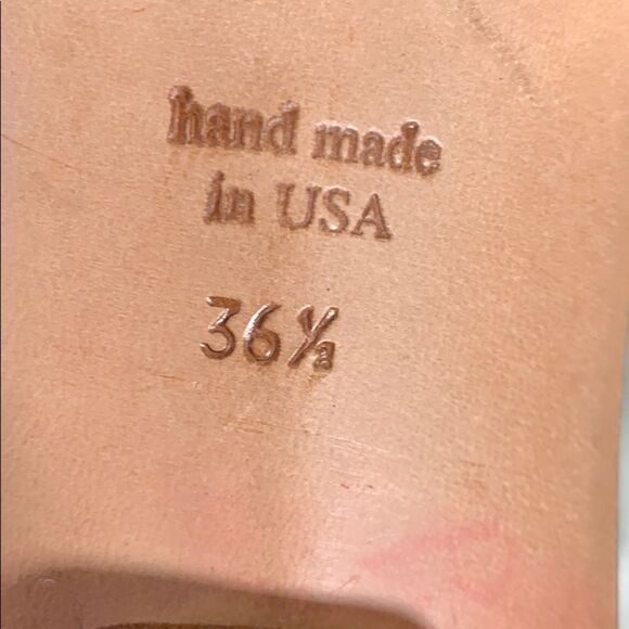 Cydwoq Two-Button Gray Handmade Oxford NWOT 36.5/6 - Picture 5 of 7